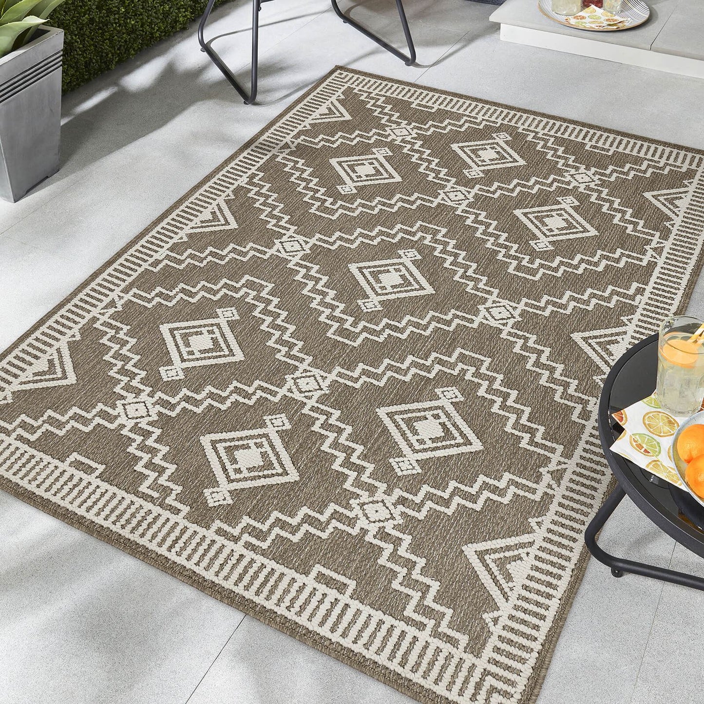 Origins Atlas Diamond Coffee Rug