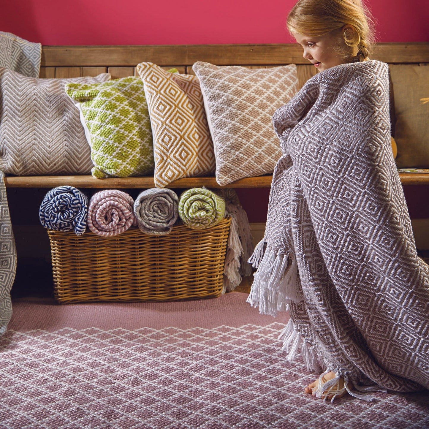 Hug Rug Woven Diamond Throw Rose 130X180 Rug