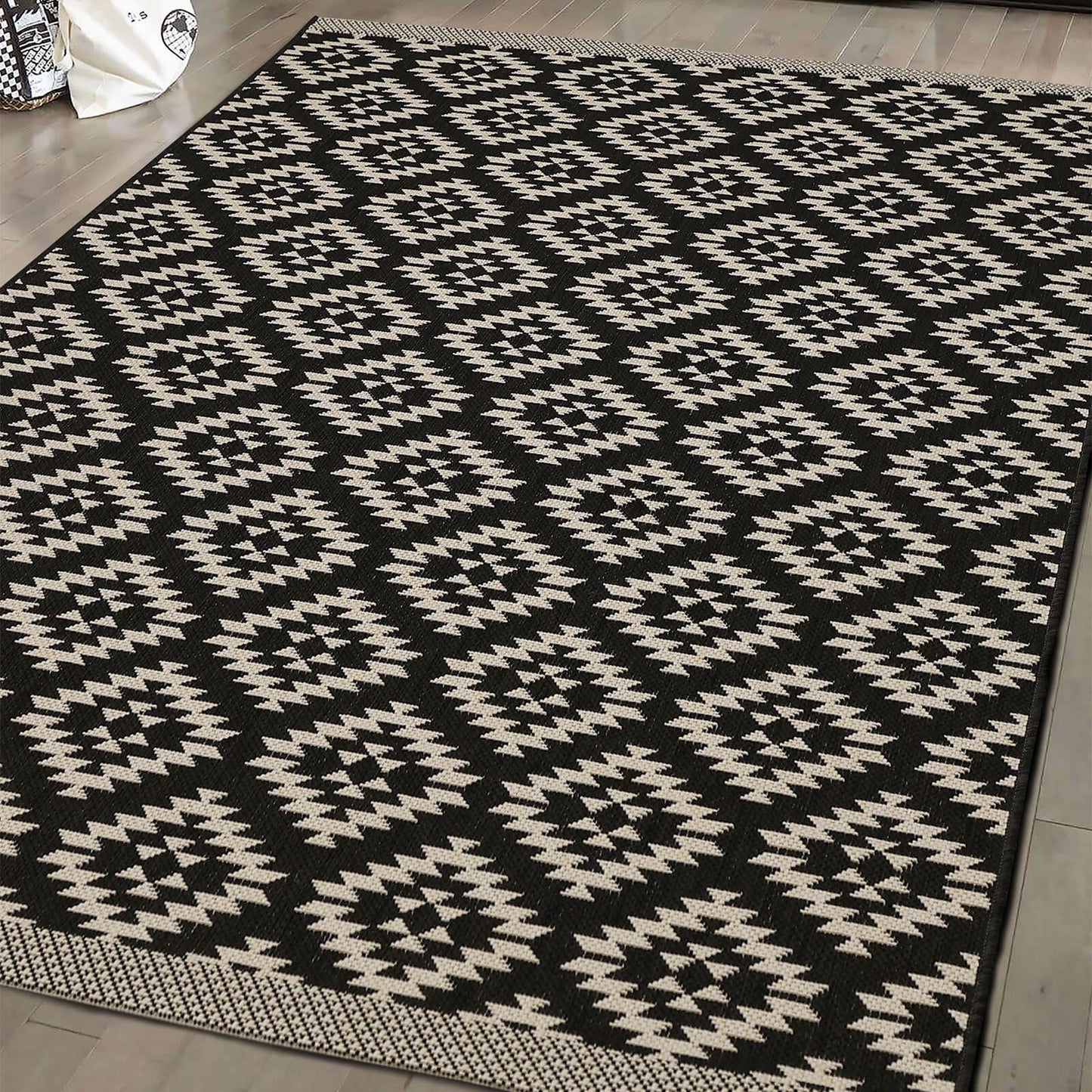County Genesis Black Rug