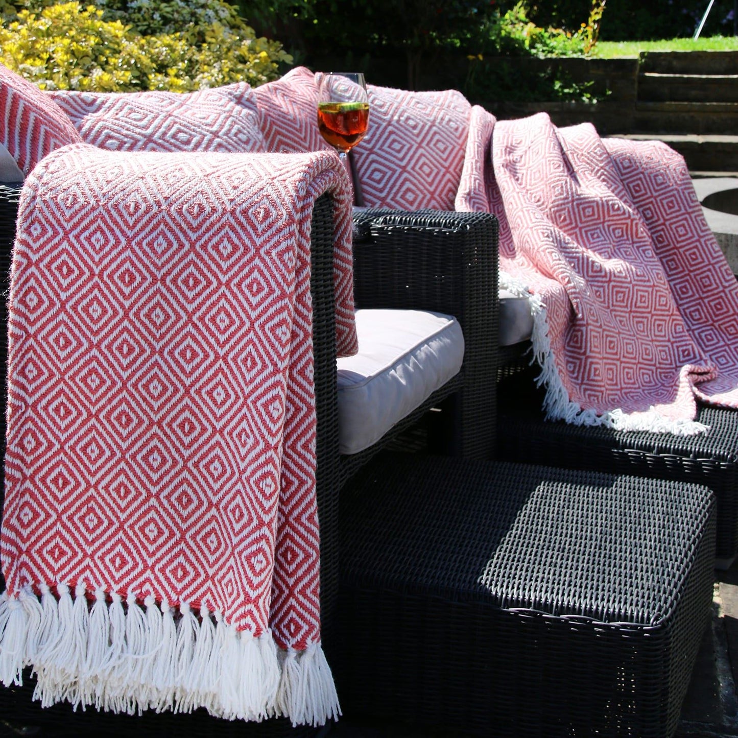 Hug Rug Woven Diamond Throw Coral Pink 130X180 Rug