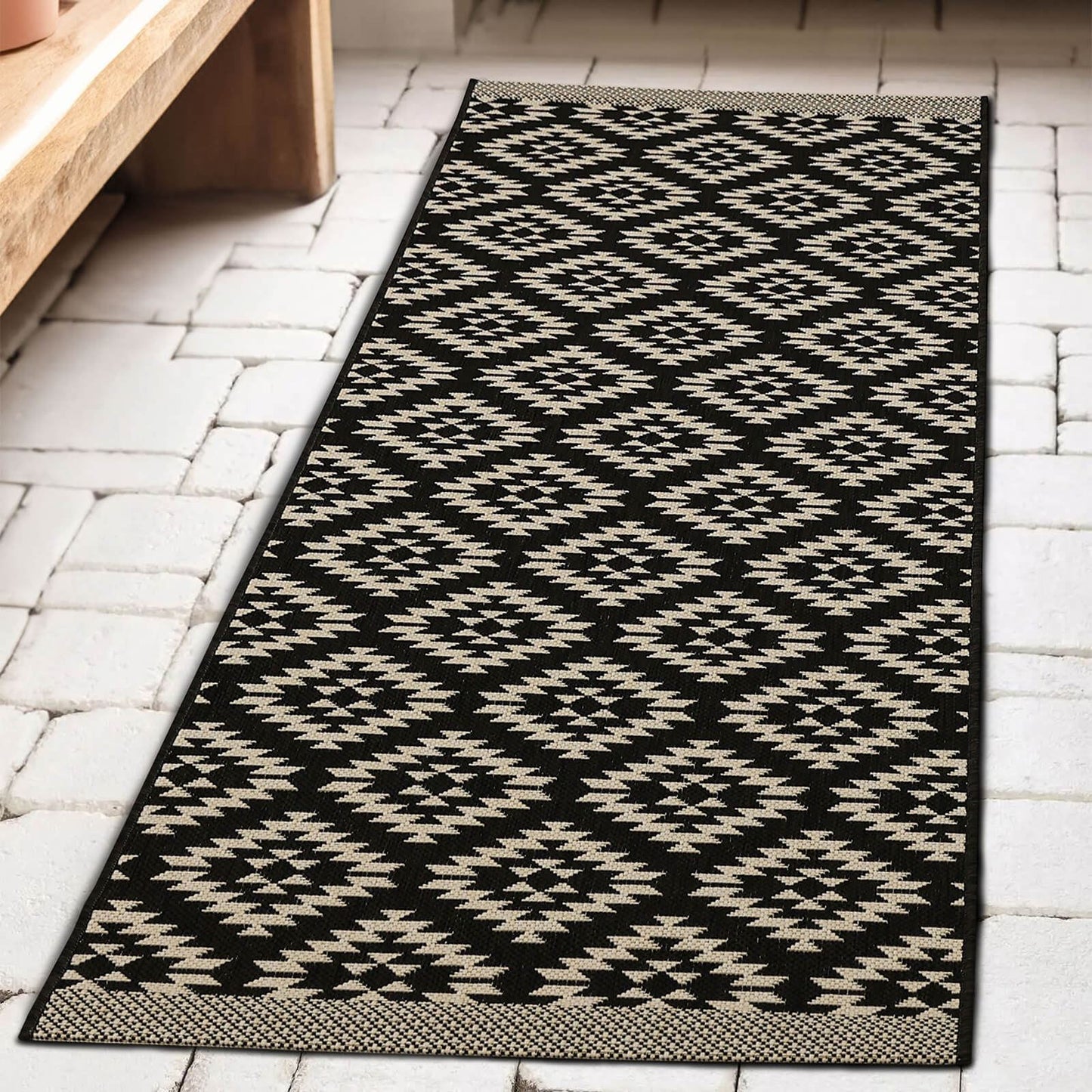 County Genesis Black Rug
