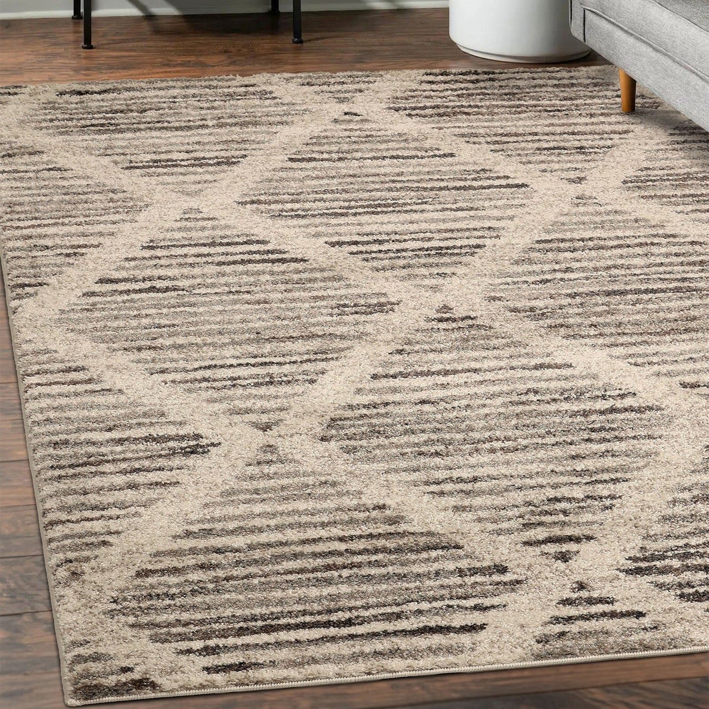 Gio Diamonds Geometric Natural Rug