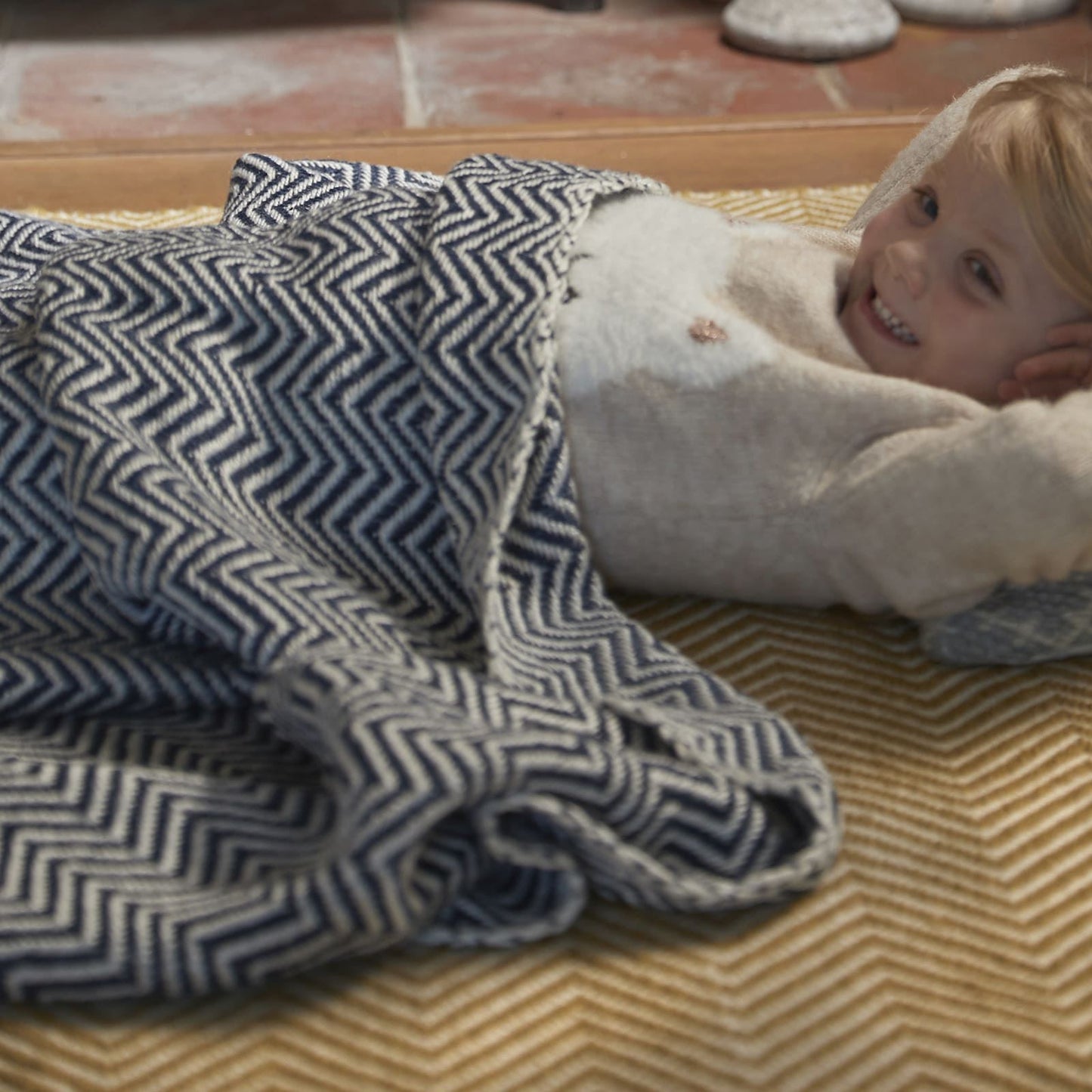 Hug Rug Woven Herringbone Throw Navy 130X180 Rug