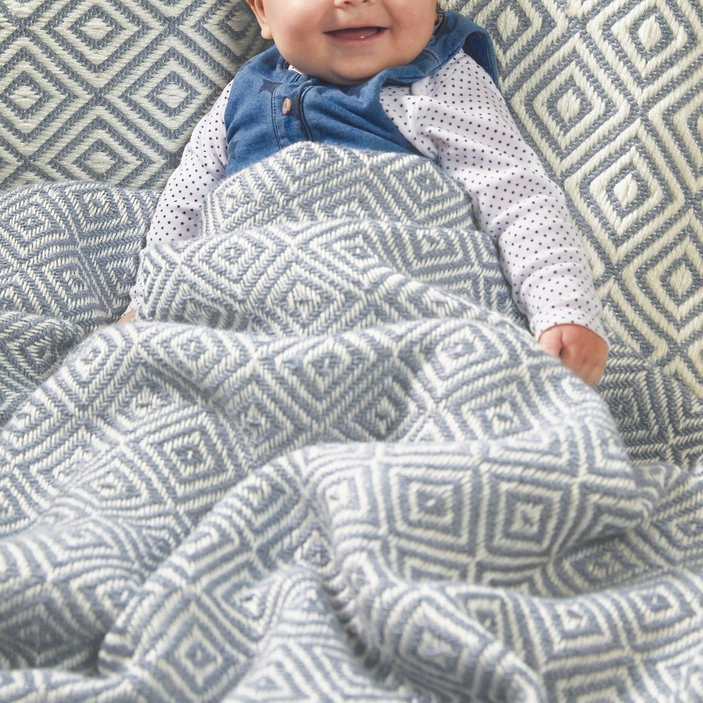 Hug Rug Woven Diamond Throw Sky Grey 130X180 Rug