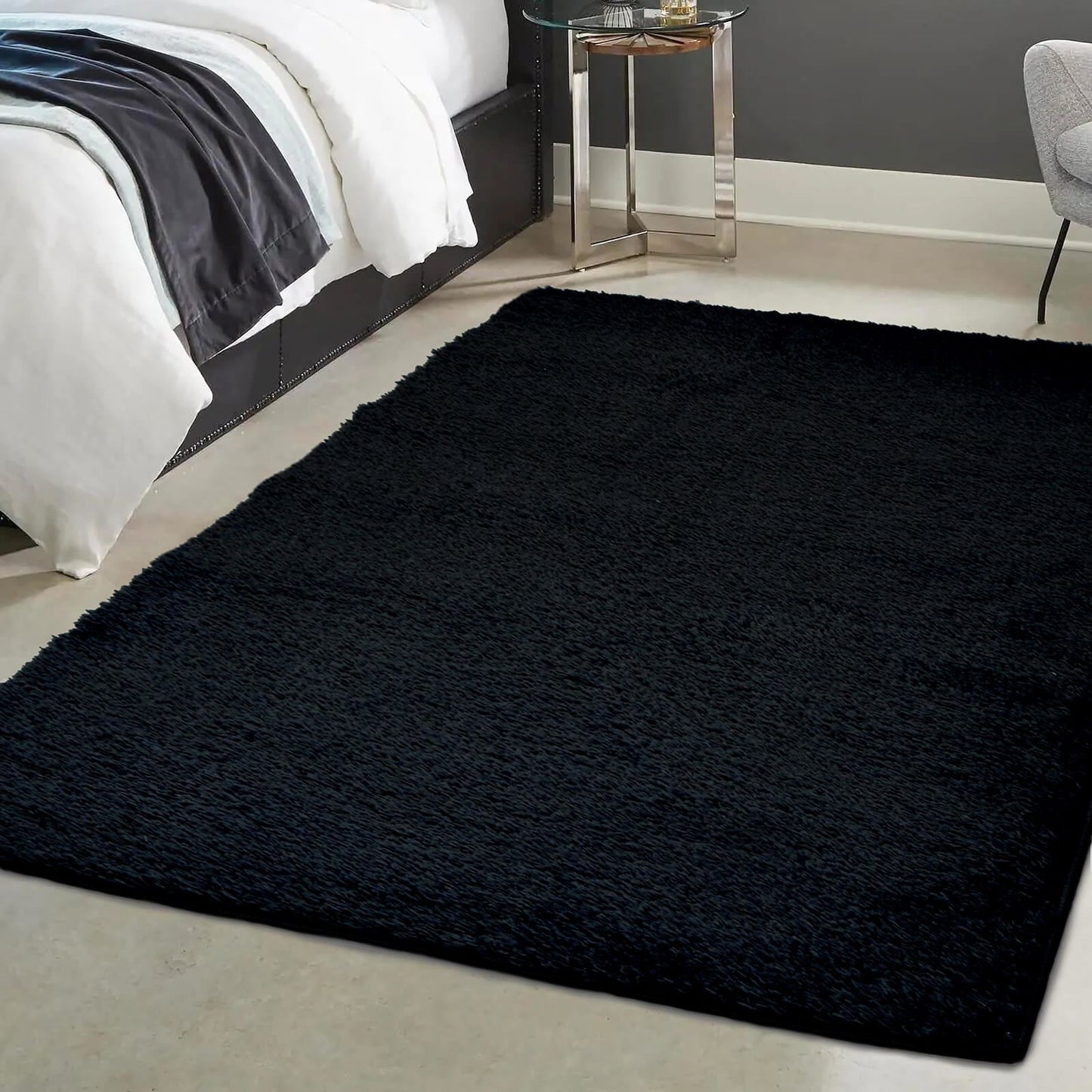 Snug Black Plain Rug