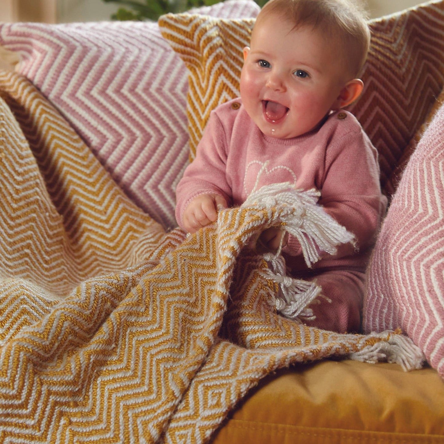 Hug Rug Woven Herringbone Throw Gold 130X180 Rug