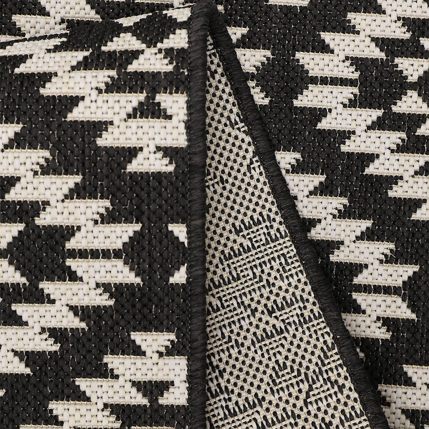County Genesis Black Rug
