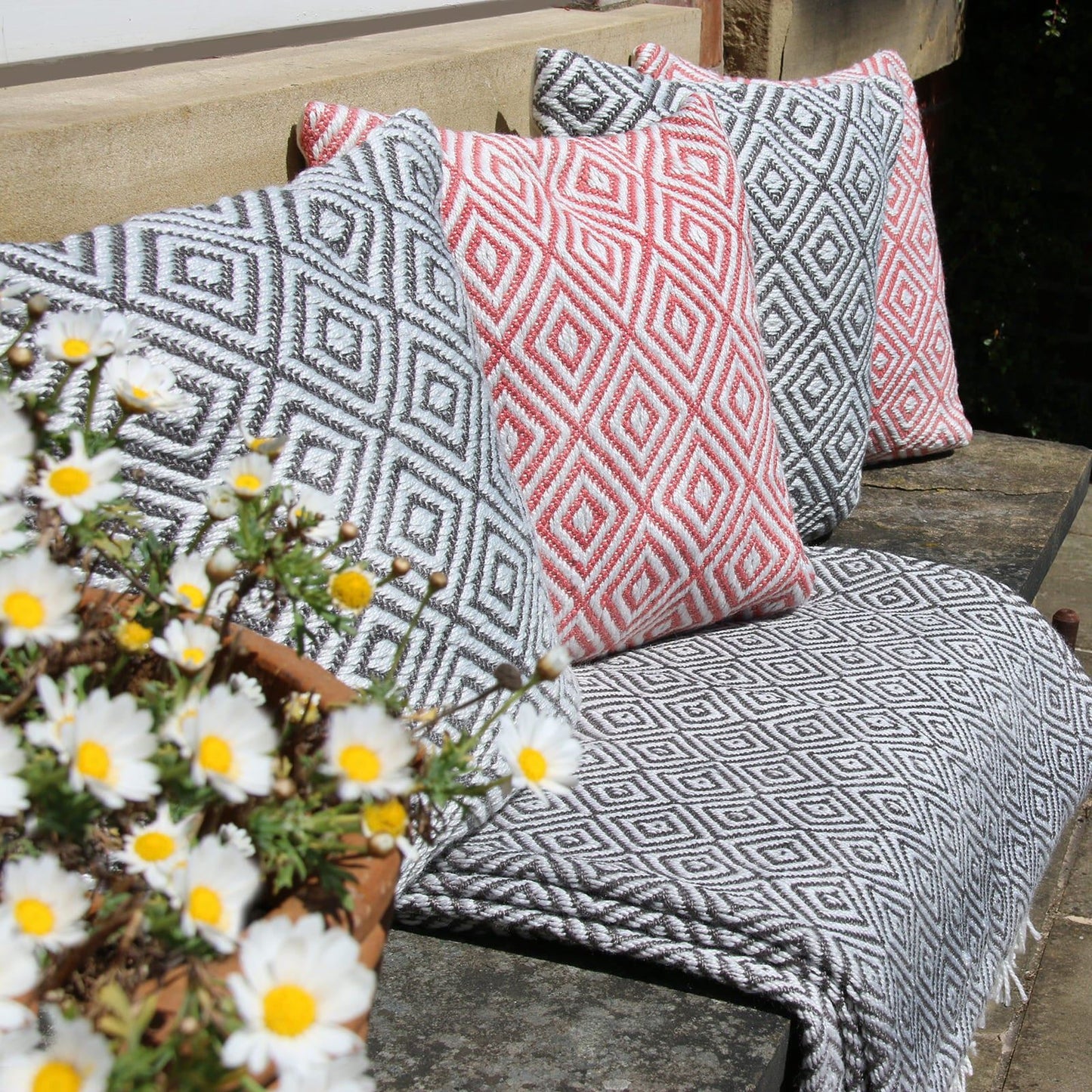 Hug Rug Woven Diamond Throw Warm Grey 130X180 Rug