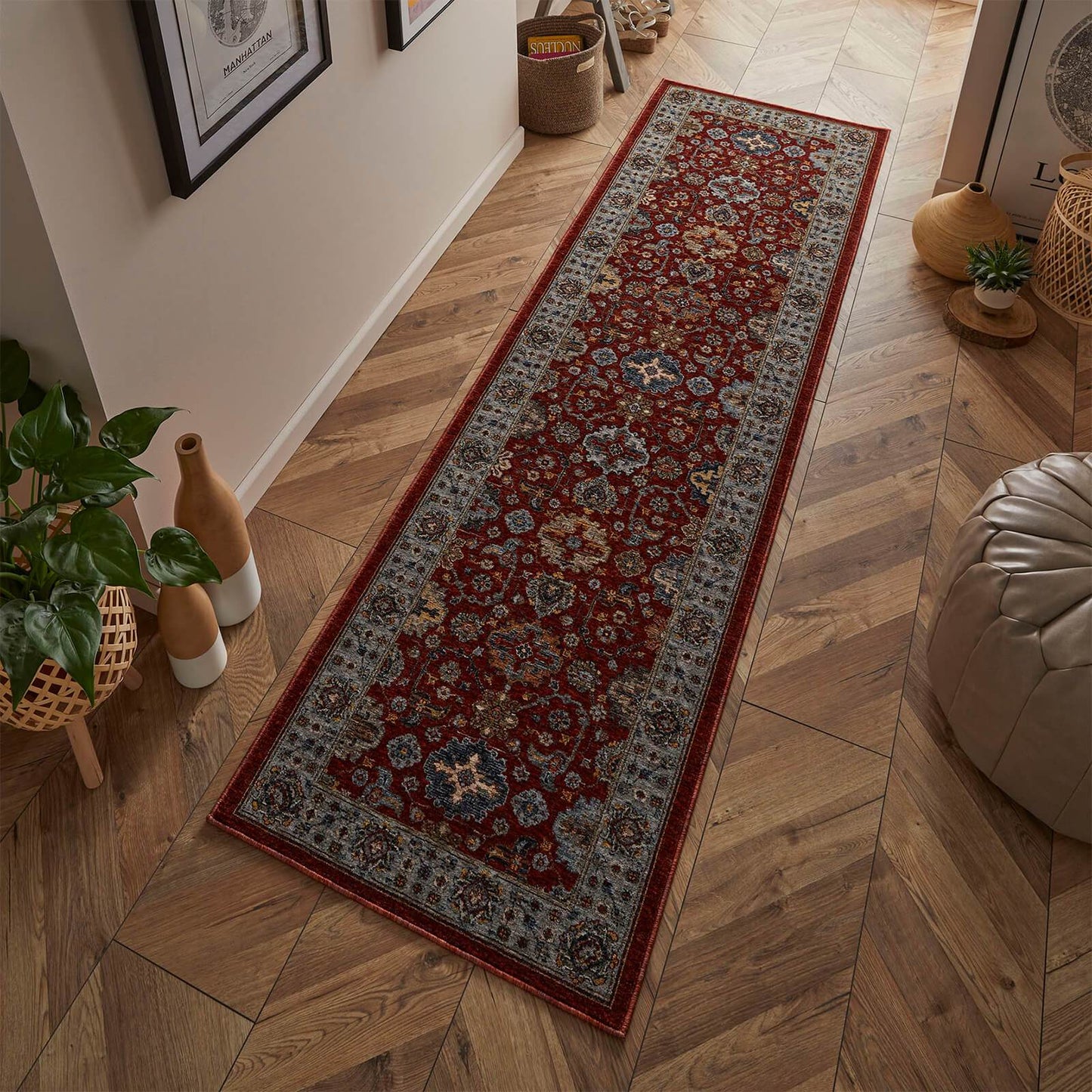 Sarouk 561 C Red, Blue and Cream Traditional Rugs